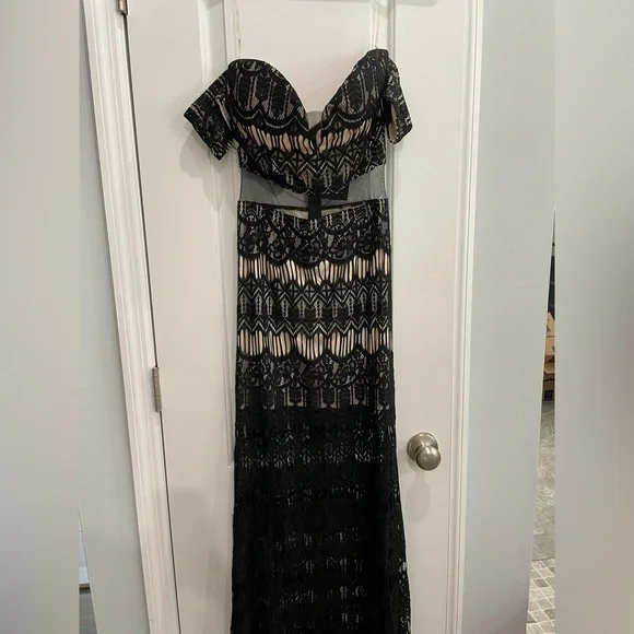 Fashion Nova Emilie black off the shoulder lace dress NWT - size M - Picture 8 of 8